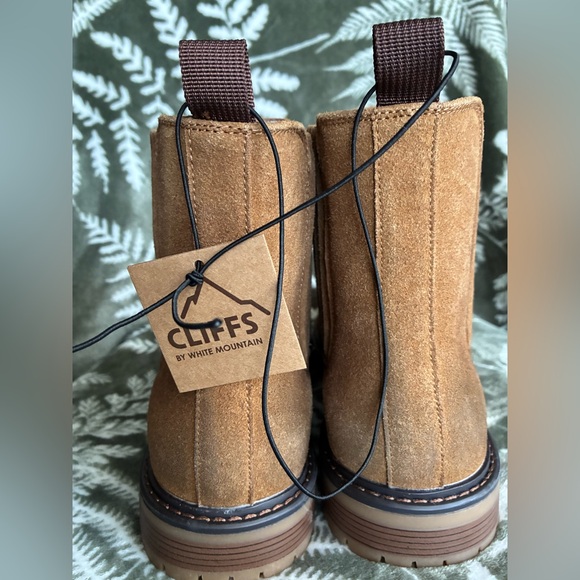 Cliffs by WHITE MOUNTAIN Brown Chelsea Boots - Picture 2 of 14